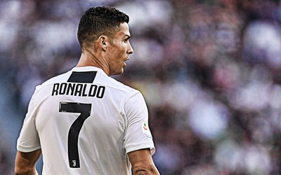 HK体育热评-于帕梅卡诺面对莱万防守成功