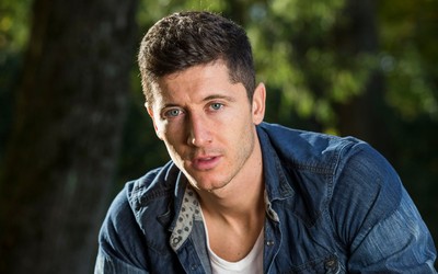 HK体育焦点-加比波蒂略进球后指耳朵回应嘘声